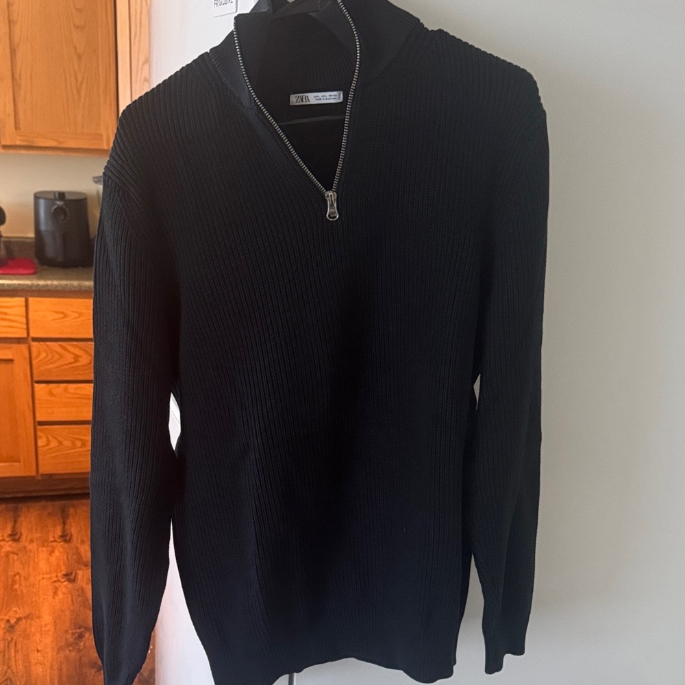 Zara Men's Black Zip-Up Sweater